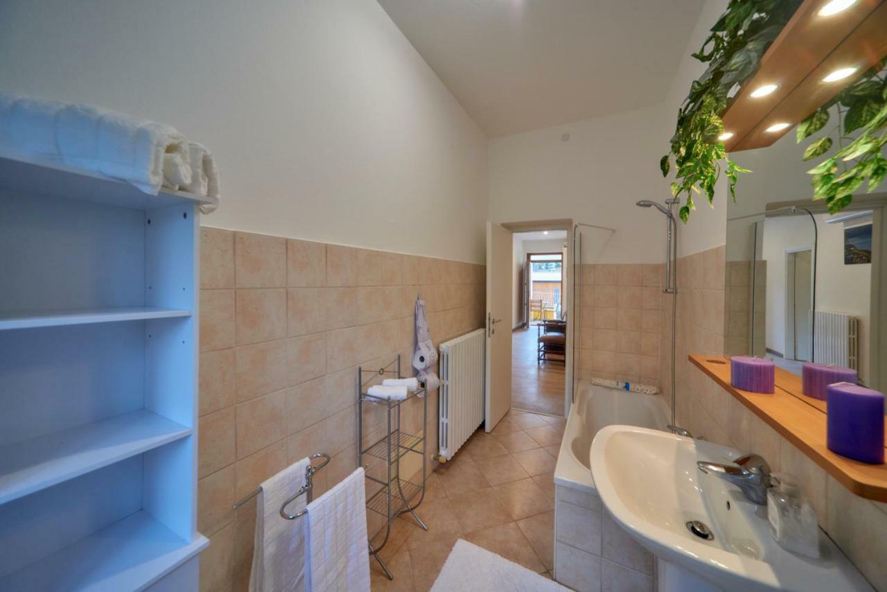 Apartamento Casa Della Nonna Abbadia Lariana Exterior foto